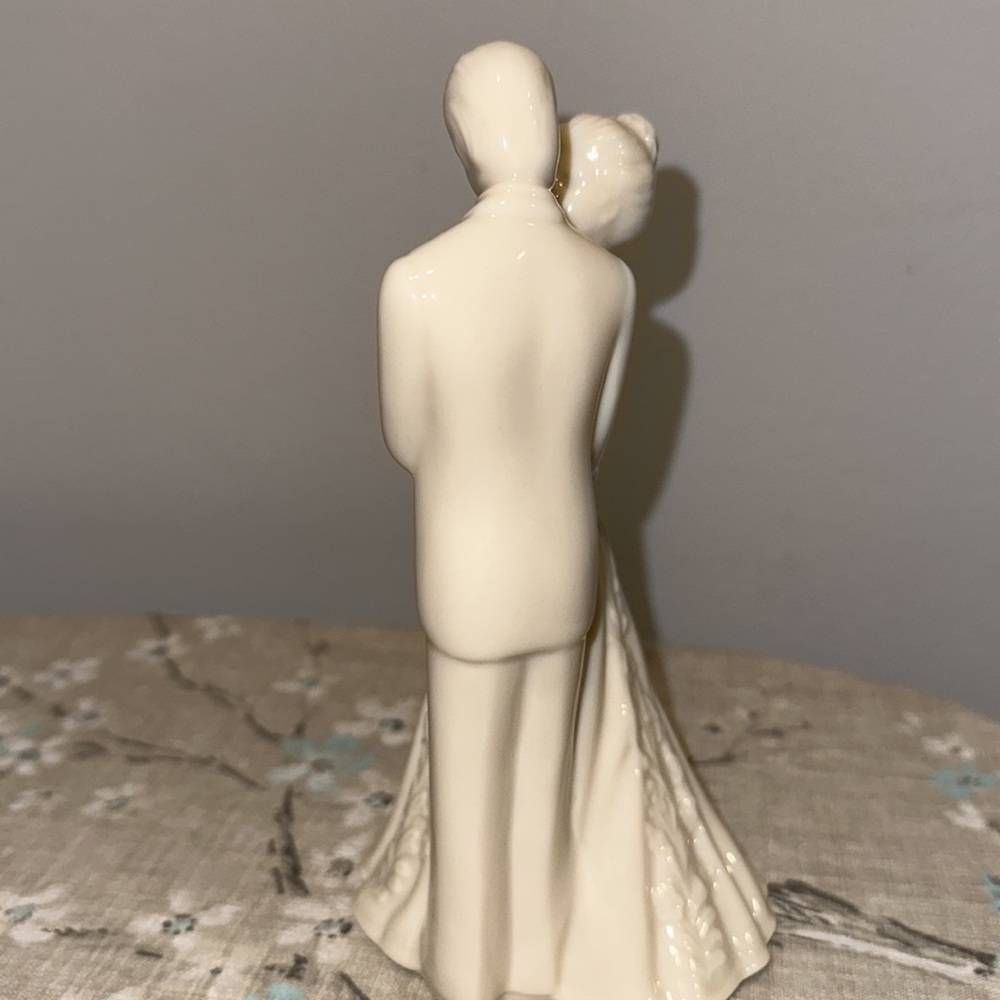 Lenox Bride and Groom Cake Topper - Picture 8 of 10
